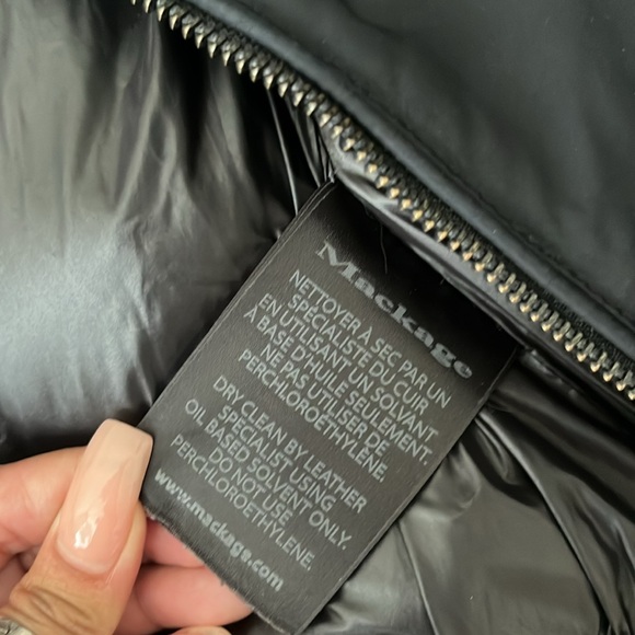 Mackage size small used 🖤🖤 needs minor repair and refresh greatly priced - Picture 9 of 12